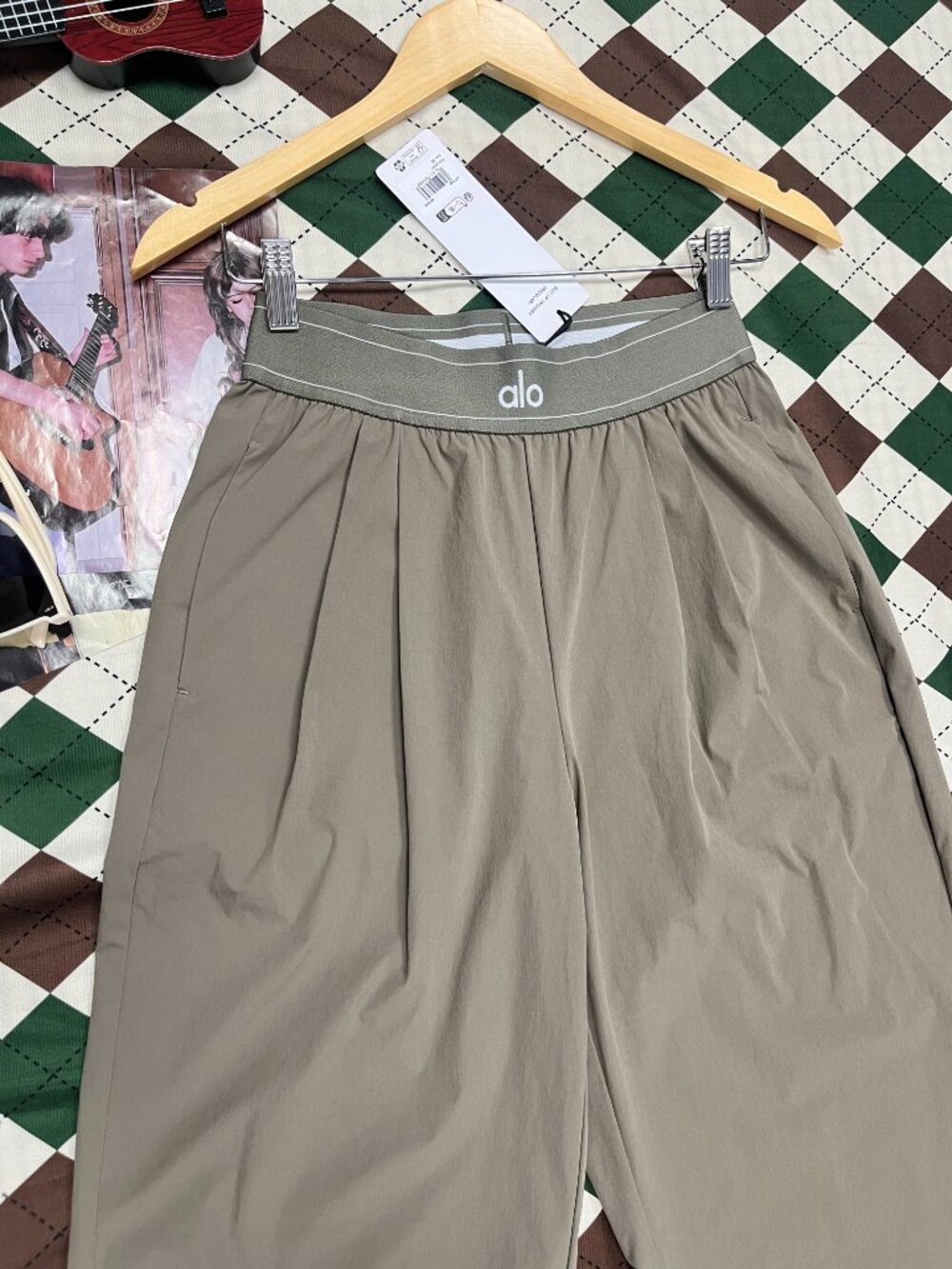 🎄ALO Yoga Suit Up Trouser Olive 🧃(Regular Limited)Wardrobe essentials - Picture 5 of 7